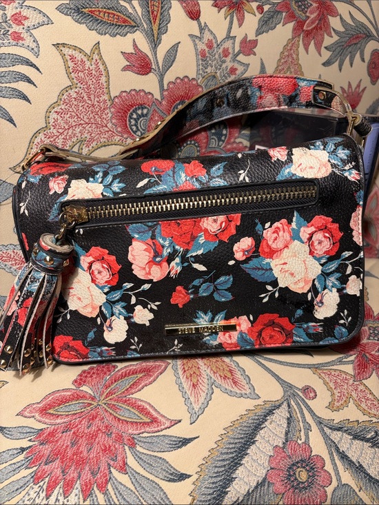 Steve Madden Handbags - Steve Madden Black Floral Crossbody with Tassel GUC. Call-out- Rubbing
